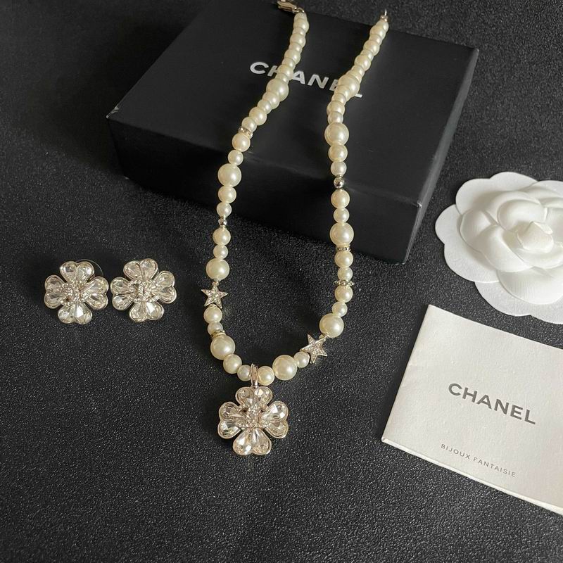 Chanel Suits 04yxs64